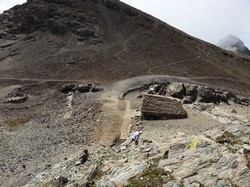  Le passage du canal est redevenu lisible au col de Riou Beyrou